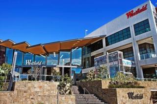 5BDR Ultimate Family Retreat Pool Toys Galore - Brisbane - 1