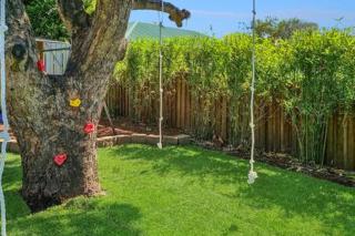 5BDR Ultimate Family Retreat Pool Toys Galore - Brisbane - 2