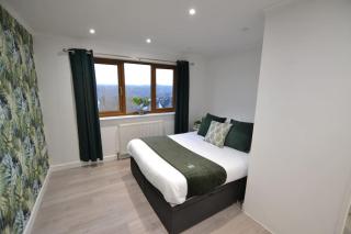 The Hive 4 Bed House Pool Table Air-con - Maidstone - 2