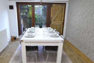 The Hive 4 Bed House Pool Table Air-con - Maidstone - 1