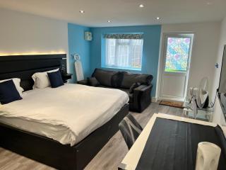 Pinewood Guest House - 7