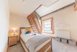 Central Kendal Georgian Home with private courtyard & free parking - 3