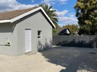 StaySure Guesthouse - 4