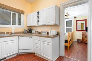 Downstairs 2 Bedroom Apt- Pet Friendly- walking distance to beach & shops - Michigan City - 6