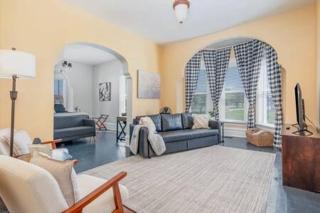 Downtown 5Bed Walking Distance to Beach Sleeps 16 - Michigan City - 1