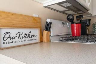 Studio w King Bed Walking distance to Beach & Shops - Michigan City - 4