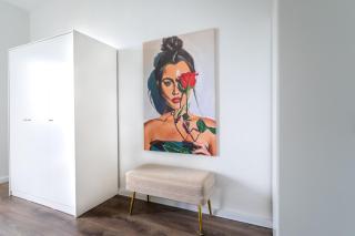 RüSuite - Messe Essen I King Size Bed I 75 Zoll TV - 9