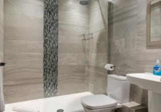 Temple Court Cavern Quarter Apartments by Happy Days - 2