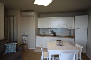 Terrace on the sea: beach & pool - 8