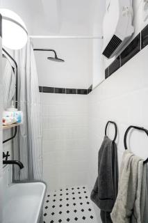 Exquisite Art Deco 2BR Apartment Prime Location - Bucharest - 4
