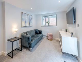 Pass the Keys Bouvardia Modern town centre apartment - Shrewsbury - 8