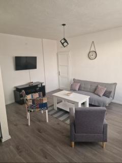 Black & White Modern Apartment - Tuzla - 5