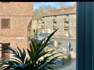 Fewster Apartment with Free Parking - York - 3