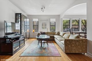 Wrigleyville Home away from Home! 5 mins from downtown! steps from Lake!! Cozy! - 5