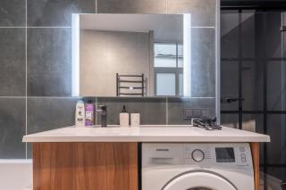 Old Town stylish studio with spacious bathroom - 4