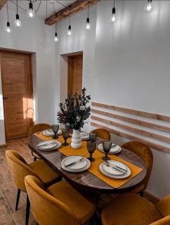 FRIENDS HOUSE - Ізки 33 - 8
