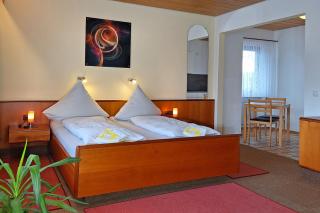 Hotel Garni Sebastian - Kirrweiler - 1