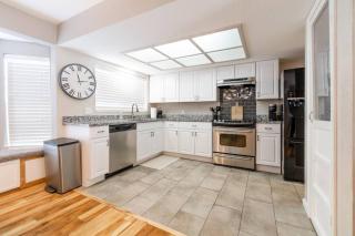 Vibrant Boho Home 3 Bed Pet Friendly - 6