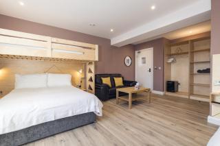 Port 56 Guesthouse - 1