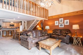 Snowcreek #309 2 Plus Loft, 2 Bathroom Condo Sleeps 8 People with Amazing Mountain Views - Mammoth Lakes - 8