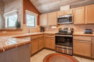 Snowcreek #309 2 Plus Loft, 2 Bathroom Condo Sleeps 8 People with Amazing Mountain Views - Mammoth Lakes - 4