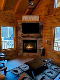 Peek A Boo Cabins: Cozy Cabin - Logan - 1