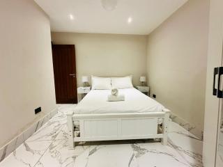 Spacious 6 Bed Residence in Wembly, London - 5