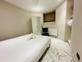Spacious 6 Bed Residence in Wembly, London - Londen - 4