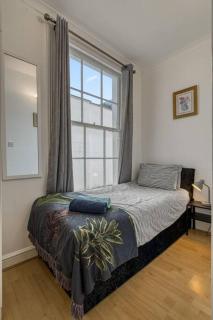 Cosy 2BR Retreat near Paddington Station - London - 6