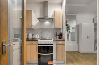 Cosy 2BR Retreat near Paddington Station - 1