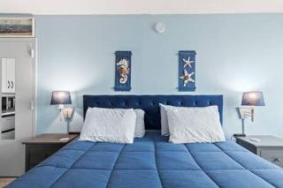 Oceanside Inn 603 - Affordable Studio with King Bed, Partial Ocean Views, Pool - Daytona Beach - 1