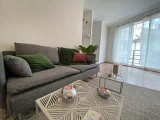 le contemporain-2 chambres-vue Eglise saint paul - Nimes - 0