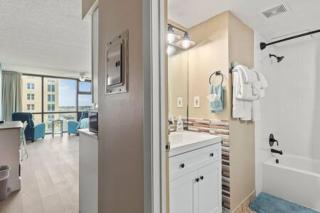 Oceanside Inn 604 - Water Views, Beach Access Pool & Pool Bar - Daytona Beach - 5