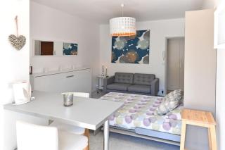 Lovely studio with pool by the sea - 1