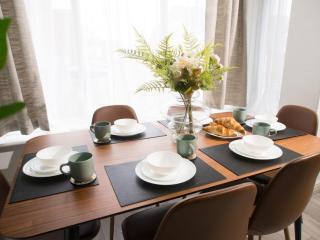 Modern 6-Bed Home Near Leeds City Centre - Knowsthorpe - 3