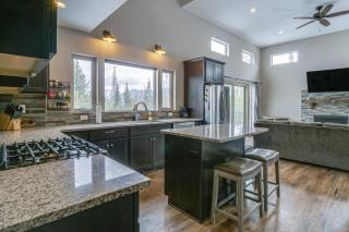 Hike and Ski Grand Lake Cabin with Mtn-View Deck - 4