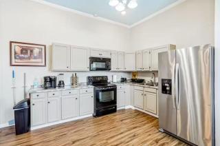 Penthouse on Claiborne - New Orleans - 6