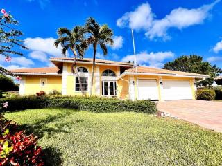 Waterfront Home With Heated Pool/Jacuzzi and only 1mile to beach - 8