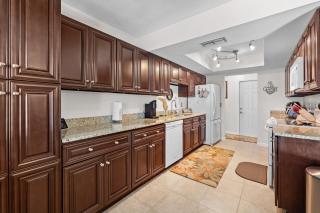 Lovely home with oversized heated pool in quiet neighborhood - Villa Polish Palace South - 4