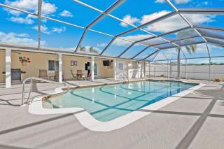 Lovely home with oversized heated pool in quiet neighborhood - Villa Polish Palace South - 9