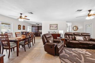 Lovely home with oversized heated pool in quiet neighborhood - Villa Polish Palace South - 7