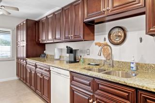 Lovely home with oversized heated pool in quiet neighborhood - Villa Polish Palace South - 3