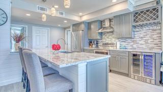 St Maarten 701 a Completely Remodeled Beach Front Condo - Destin - 4