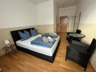 Doppelzimmer mit Bad-TV-Külschrank 9 - 4