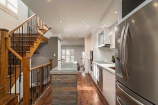 Beautiful 3BR House in the Heart of Greek Town - 9