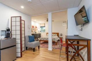 Cozy Private Apt near Downtown - Burlington - 3