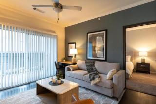 Landing Modern Apartment with Amazing Amenities (ID4305X6) - 0