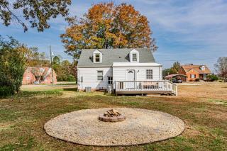 Ma's Cozy Cape: Your Tranquil Home Away from Home! - Charles City - 8