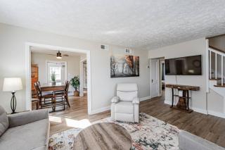 Ma's Cozy Cape: Your Tranquil Home Away from Home! - Charles City - 7