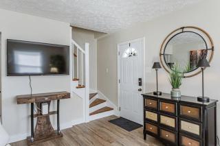 Ma's Cozy Cape: Your Tranquil Home Away from Home! - Charles City - 4
